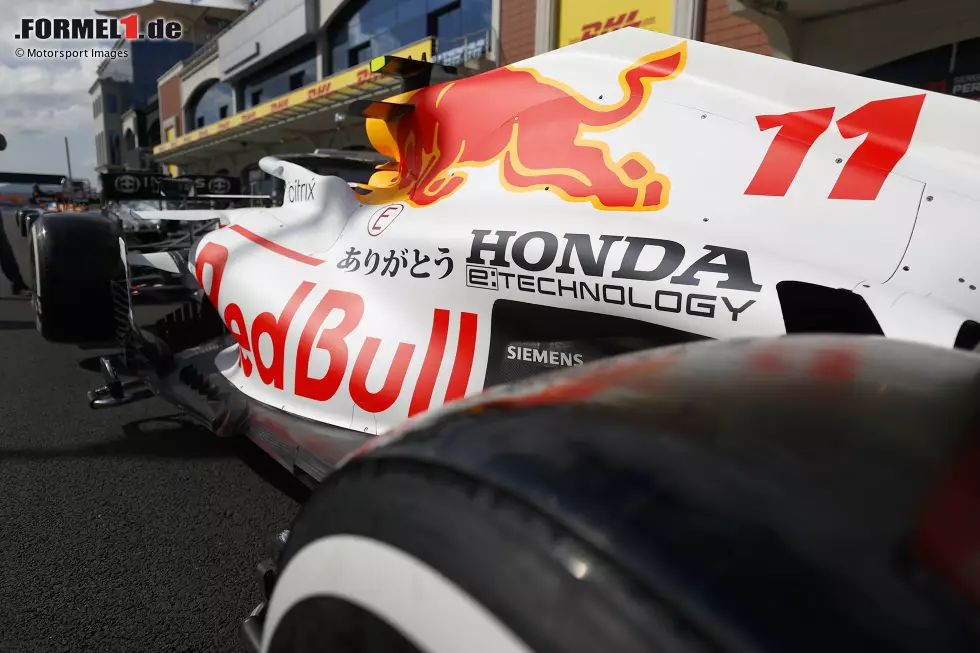 Foto zur News: Red Bull RB16B im Sonderdesign