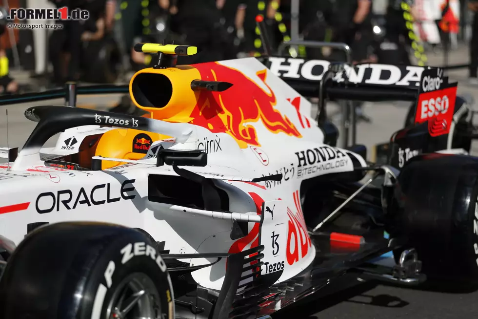 Foto zur News: Sergio Perez (Red Bull)