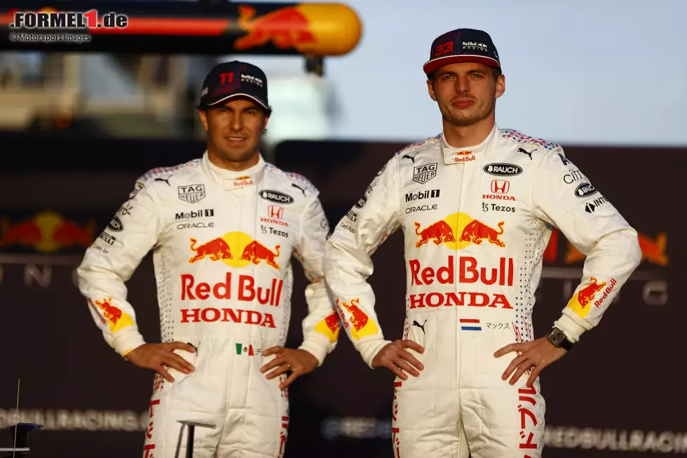 Foto zur News: Sergio Perez (Red Bull) und Max Verstappen (Red Bull)