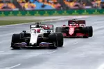 Foto zur News: Nikita Masepin (Haas) und Charles Leclerc (Ferrari)