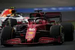 Foto zur News: Charles Leclerc (Ferrari) und Sergio Perez (Red Bull)