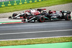 Foto zur News: Lewis Hamilton (Mercedes) und Kimi Räikkönen (Alfa Romeo)
