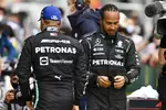 Foto zur News: Valtteri Bottas (Mercedes) und Lewis Hamilton (Mercedes)