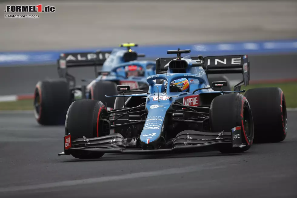 Foto zur News: Fernando Alonso (Alpine) und Esteban Ocon (Alpine)