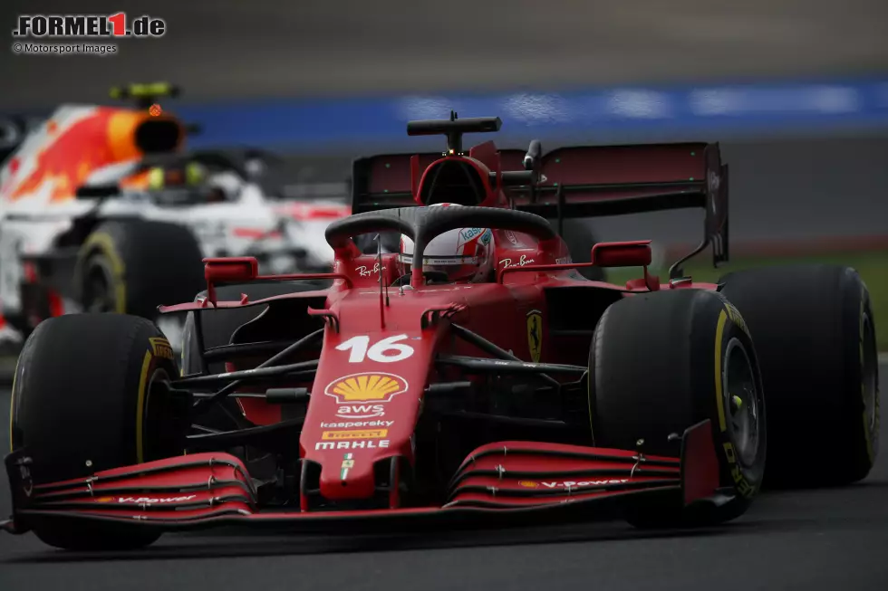 Foto zur News: Charles Leclerc (Ferrari) und Sergio Perez (Red Bull)