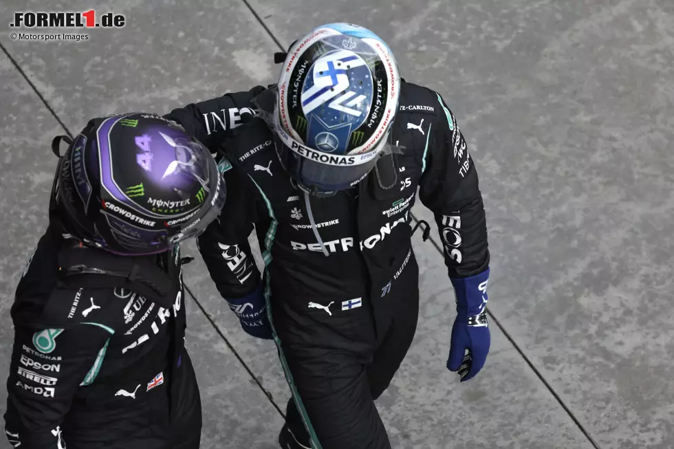 Foto zur News: Lewis Hamilton (Mercedes) und Valtteri Bottas (Mercedes)