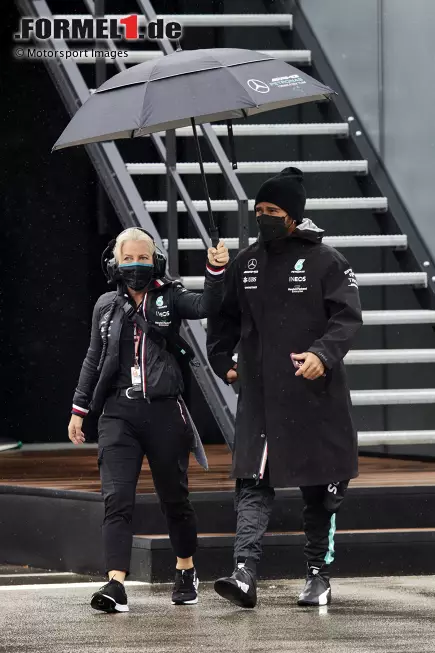 Foto zur News: Lewis Hamilton (Mercedes) mit Physiotherapeutin Angela Cullen