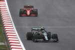 Foto zur News: Sebastian Vettel (Aston Martin) und Carlos Sainz (Ferrari)
