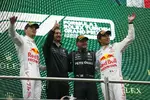 Foto zur News: Max Verstappen (Red Bull), Valtteri Bottas (Mercedes) und Sergio Perez (Red Bull)