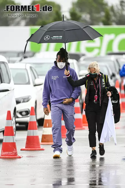 Foto zur News: Lewis Hamilton (Mercedes) mit Physiotherapeutin Angela Cullen