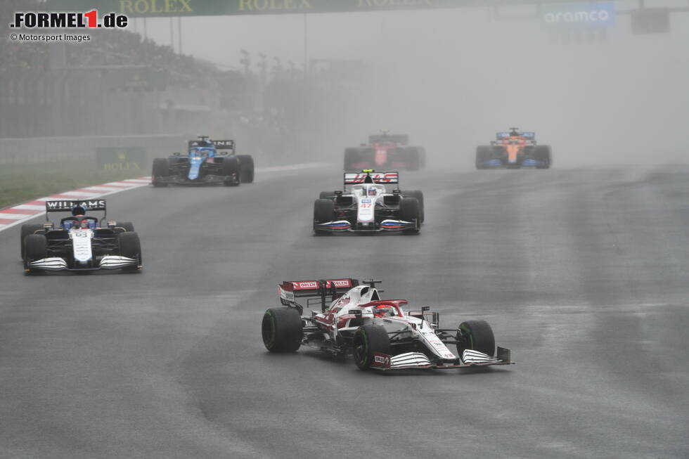 Kimi Räikkönen (Alfa Romeo), George Russell (Williams), Mick Schumacher (Haas) und Fernando Alonso (Alpine) Kimi Räikkönen (Alfa Romeo), George Russell (Williams), Mick Schumacher (Haas) und Fernando Alonso (Alpine)