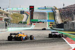 Foto zur News: Mick Schumacher (Haas) und Lando Norris (McLaren)