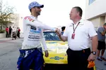 Foto zur News: Daniel Ricciardo (McLaren) und Zak Brown