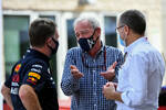 Foto zur News: Christian Horner mit Greg Maffei von Liberty Media und Formel-1-Boss Stefano Domenicali