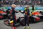 Foto zur News: Sergio Perez (Red Bull) und Max Verstappen (Red Bull)