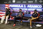 Foto zur News: Lewis Hamilton (Mercedes), Max Verstappen (Red Bull) und Sergio Perez (Red Bull)