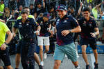 Foto zur News: Adrian Newey, Helmut Marko, Christian Horner, Max Verstappen (Red Bull) und Sergio Perez (Red Bull)