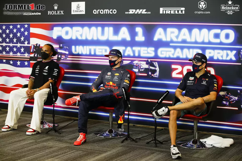 Lewis Hamilton (Mercedes), Max Verstappen (Red Bull) und Sergio Perez (Red Bull) Foto zur News: Lewis Hamilton (Mercedes), Max Verstappen (Red Bull) und Sergio Perez (Red Bull)