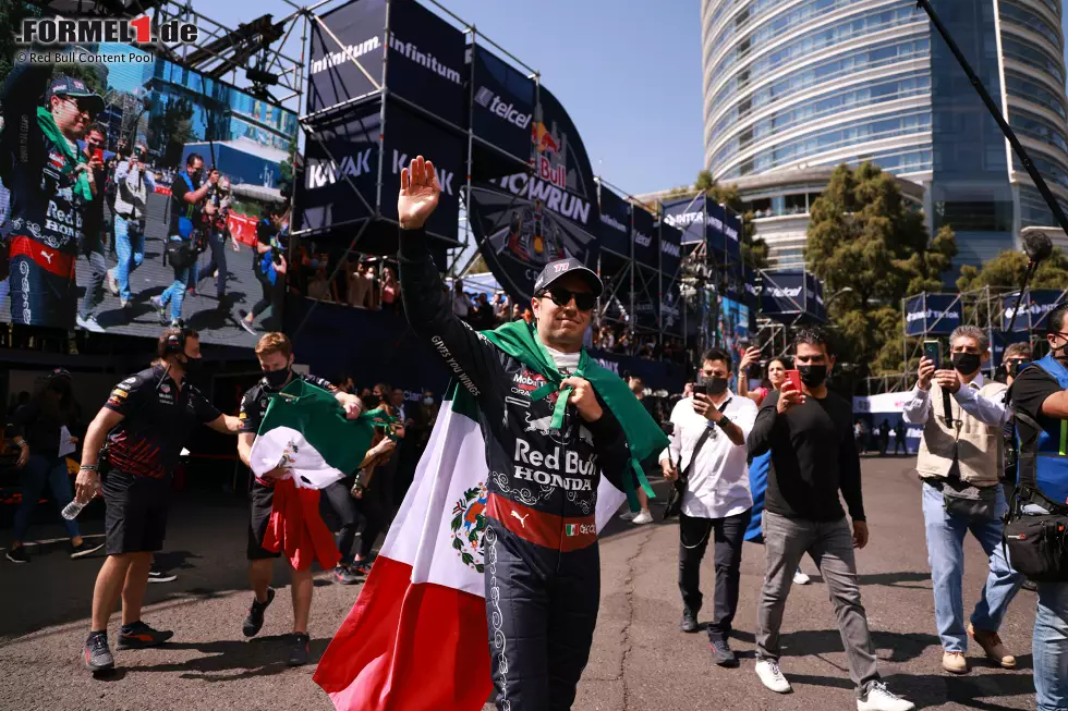 Foto zur News: Sergio Perez (Red Bull)