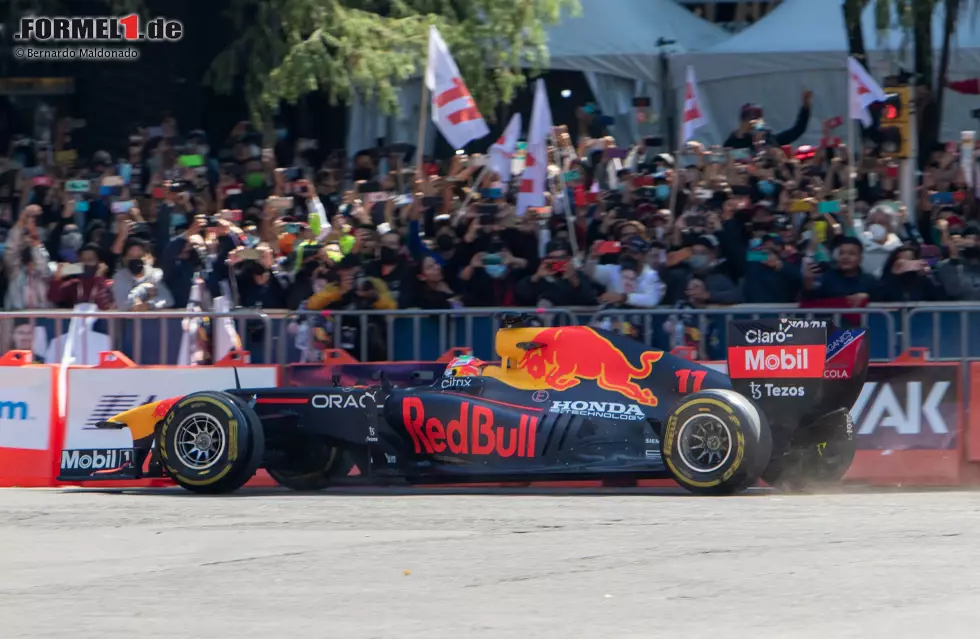 Foto zur News: Sergio Perez (Red Bull)