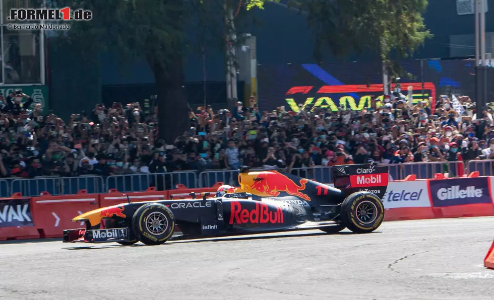 Foto zur News: Sergio Perez (Red Bull)