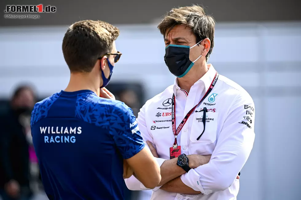 Foto zur News: Toto Wolff und George Russell (Williams)