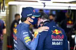 Foto zur News: Sergio Perez (Red Bull) und Christian Horner