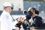 Foto zur News: Valtteri Bottas (Mercedes) und Lewis Hamilton (Mercedes)