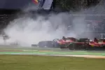 Foto zur News: Carlos Sainz (Ferrari), Charles Leclerc (Ferrari) und Valtteri Bottas (Mercedes)