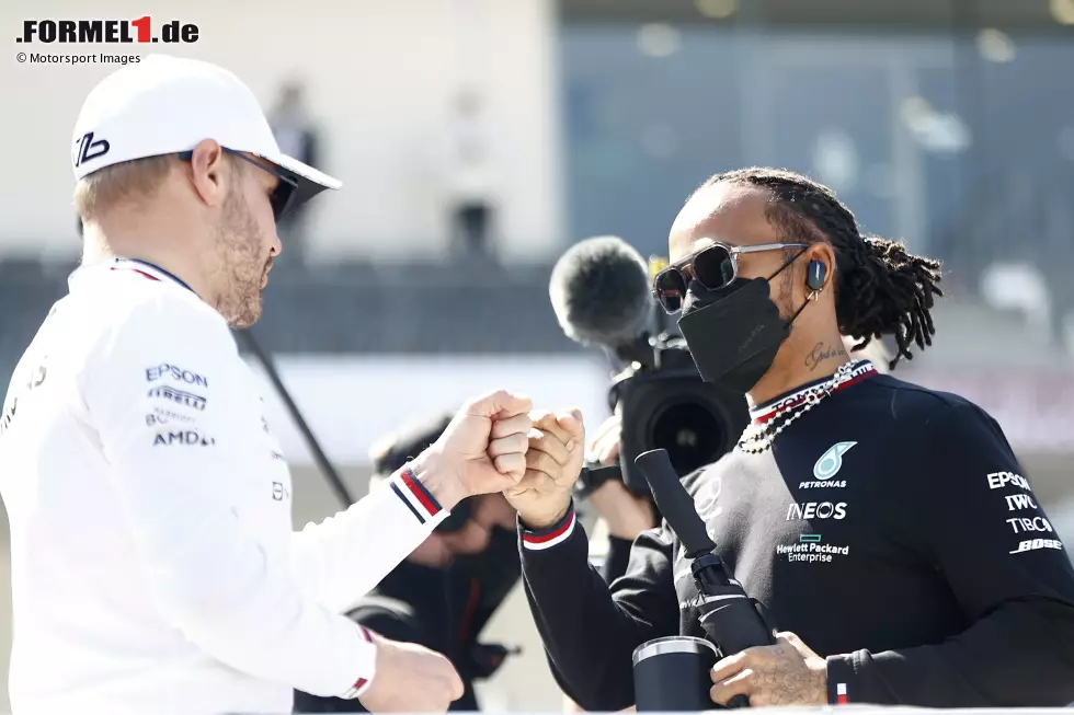 Foto zur News: Valtteri Bottas (Mercedes) und Lewis Hamilton (Mercedes)