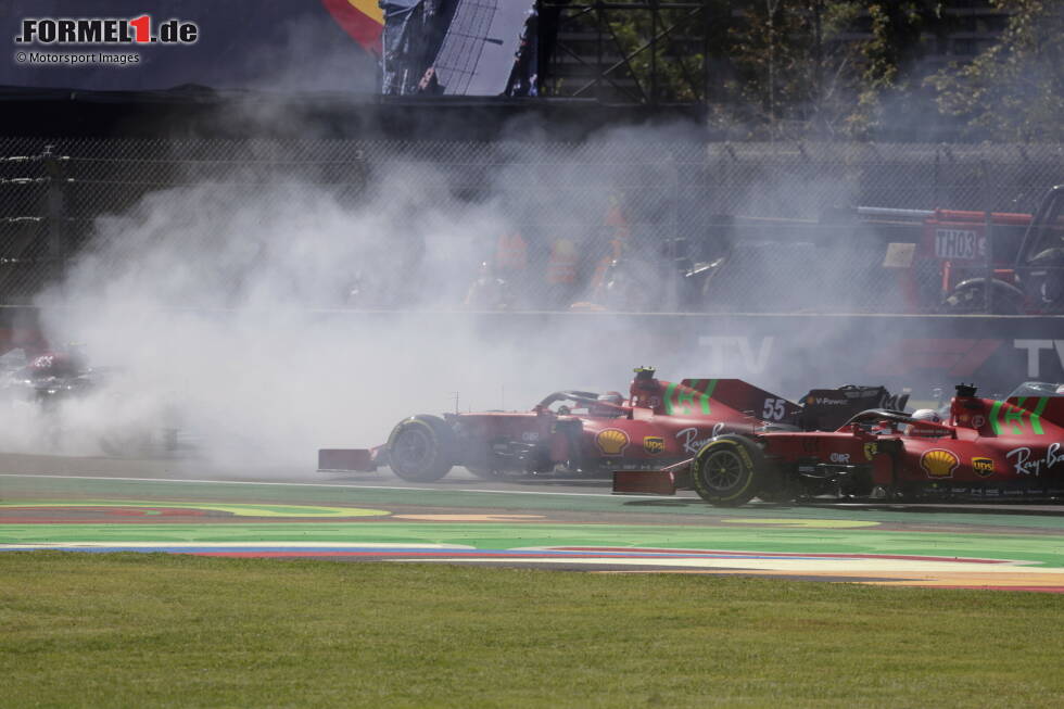 Foto zur News: Carlos Sainz (Ferrari), Charles Leclerc (Ferrari) und Valtteri Bottas (Mercedes)