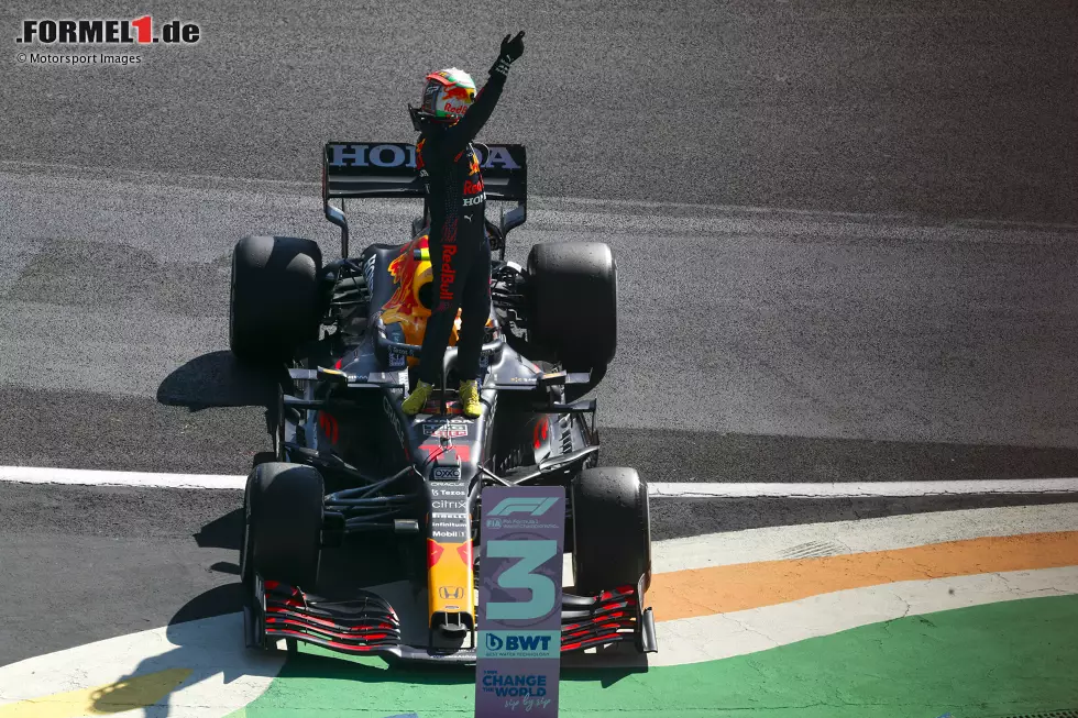 Foto zur News: Sergio Perez (Red Bull)