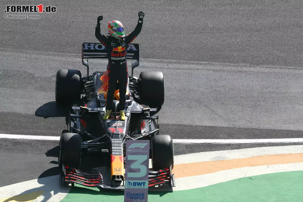 Foto zur News: Sergio Perez (Red Bull)