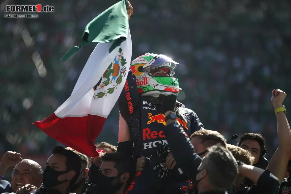 Foto zur News: Sergio Perez (Red Bull)