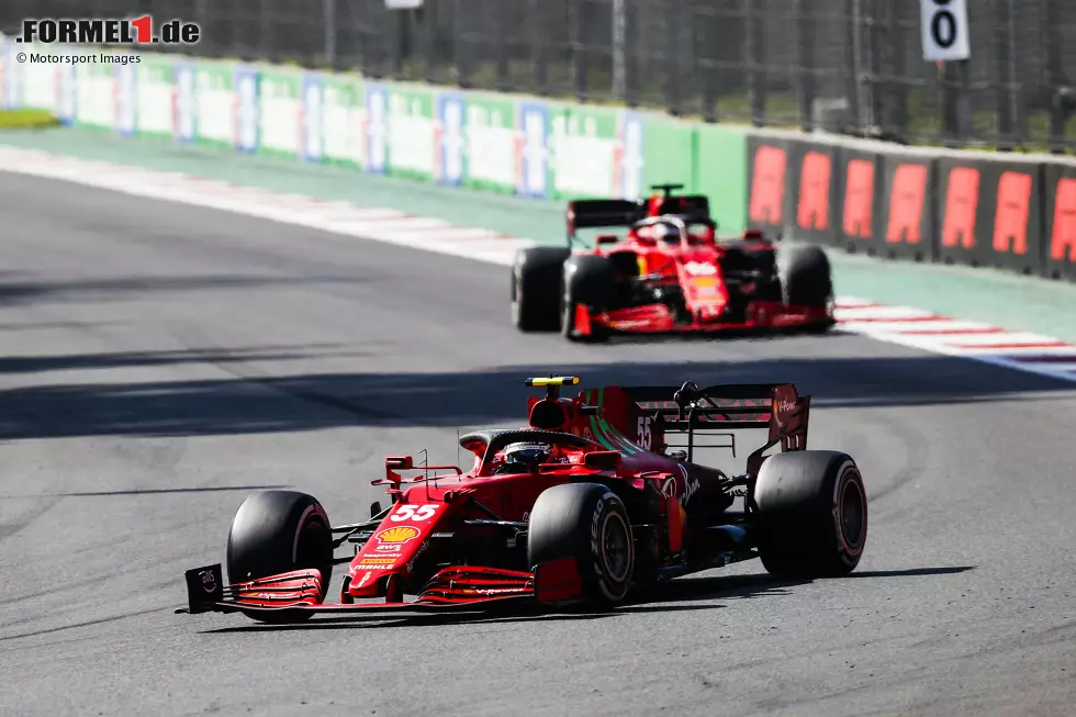 Foto zur News: Carlos Sainz (Ferrari) und Charles Leclerc (Ferrari)