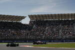 Foto zur News: Antonio Giovinazzi (Alfa Romeo) und Sebastian Vettel (Aston Martin)