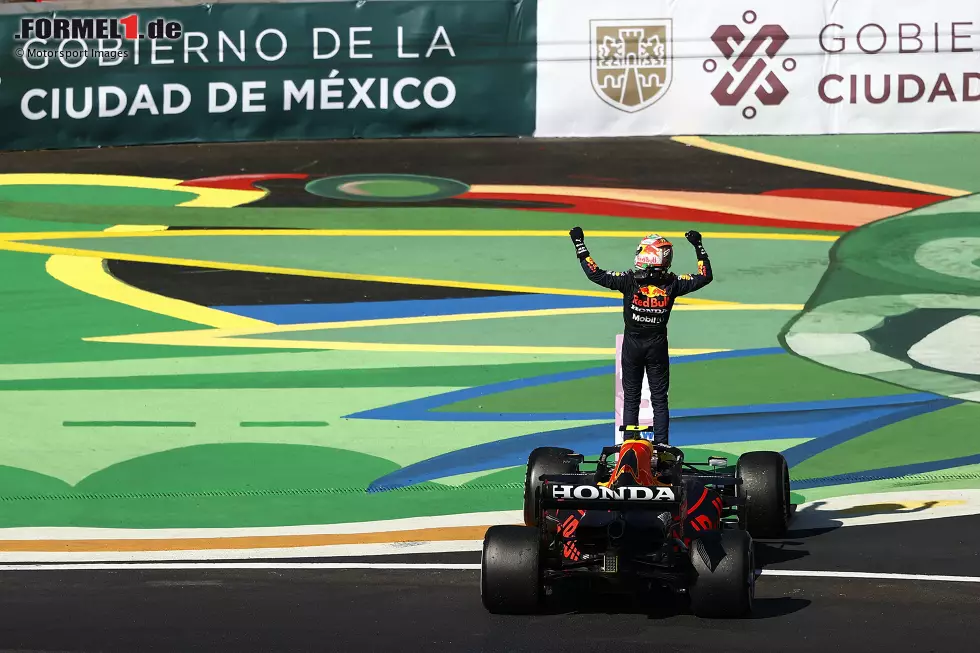 Foto zur News: Sergio Perez (Red Bull)