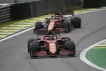 Foto zur News: Carlos Sainz (Ferrari) und Charles Leclerc (Ferrari)