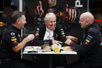 Foto zur News: Christian Horner, Helmut Marko und Adrian Newey