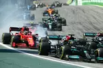 Foto zur News: Lewis Hamilton (Mercedes) und Charles Leclerc (Ferrari)