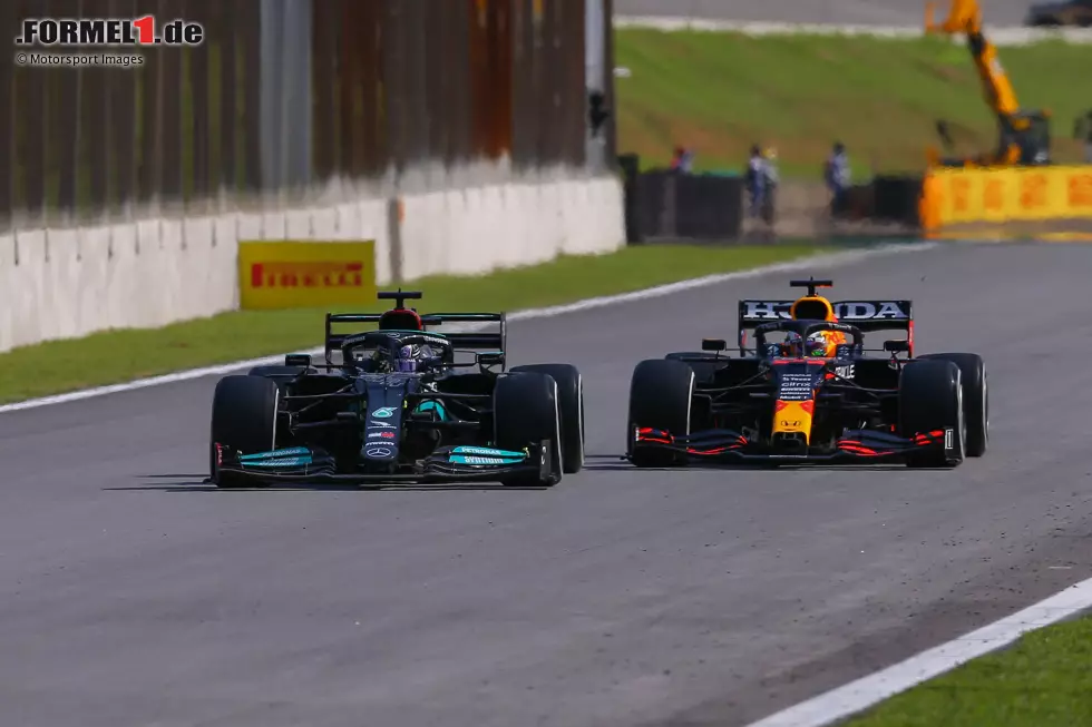 Foto zur News: Lewis Hamilton (Mercedes) und Max Verstappen (Red Bull)