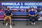 Foto zur News: Nicholas Latifi (Williams) und Fernando Alonso (Alpine)