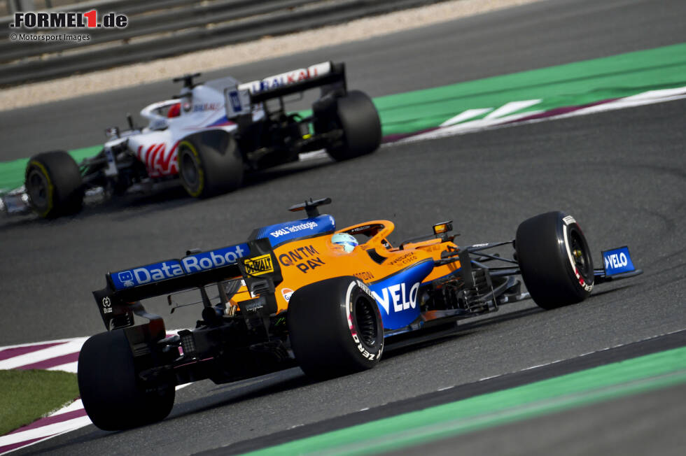 Foto zur News: Nikita Masepin (Haas) und Daniel Ricciardo (McLaren)