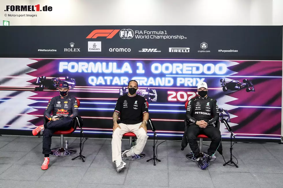 Foto zur News: Max Verstappen (Red Bull), Lewis Hamilton (Mercedes) und Valtteri Bottas (Mercedes)