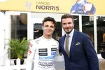 Foto zur News: Lando Norris (McLaren) und David Beckham