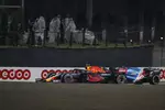 Foto zur News: Sergio Perez (Red Bull) und Fernando Alonso (Alpine)