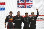 Foto zur News: Max Verstappen (Red Bull), Lewis Hamilton (Mercedes) und Fernando Alonso (Alpine)