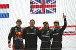 Foto zur News: Max Verstappen (Red Bull), Lewis Hamilton (Mercedes) und Fernando Alonso (Alpine)