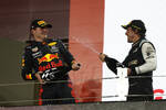 Foto zur News: Max Verstappen (Red Bull) und Fernando Alonso (Alpine)