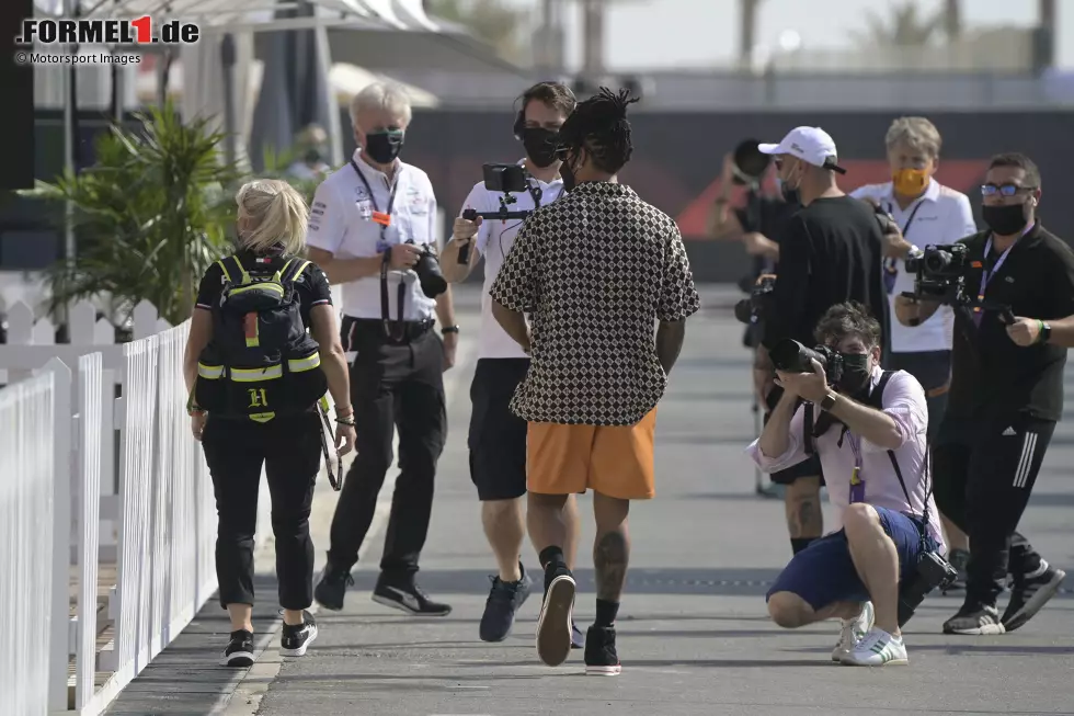 Foto zur News: Lewis Hamilton (Mercedes) mit Physiotherapeutin Angela Cullen